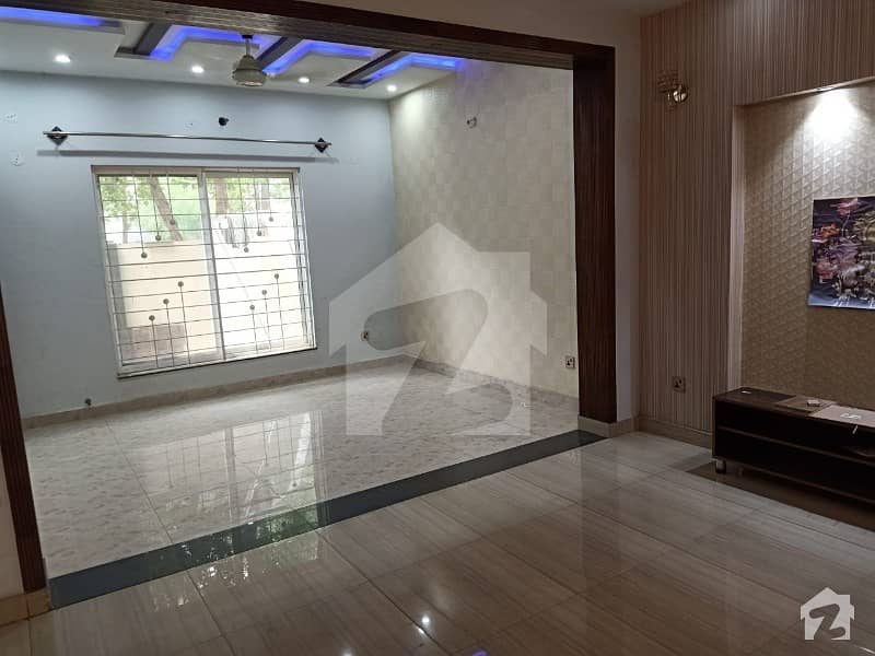 5 Marla Beautiful House Available for rent in Bahria Town