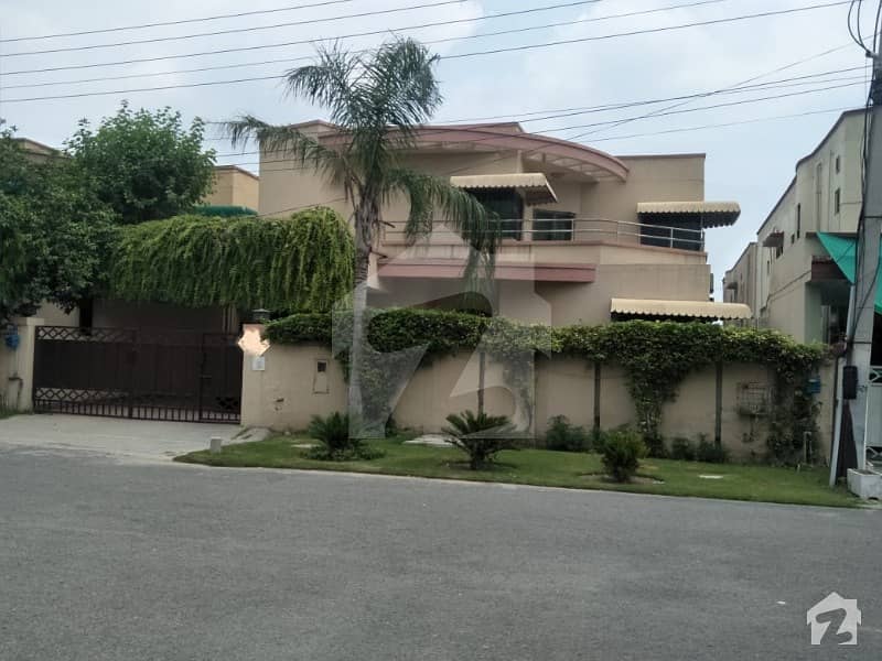 One Kanal Brig House 6 Bed Prime Location Sector A