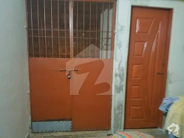 ایم اے جناح روڈ کراچی میں 2 کمروں کا 4 مرلہ فلیٹ 25 ہزار میں کرایہ پر دستیاب ہے۔