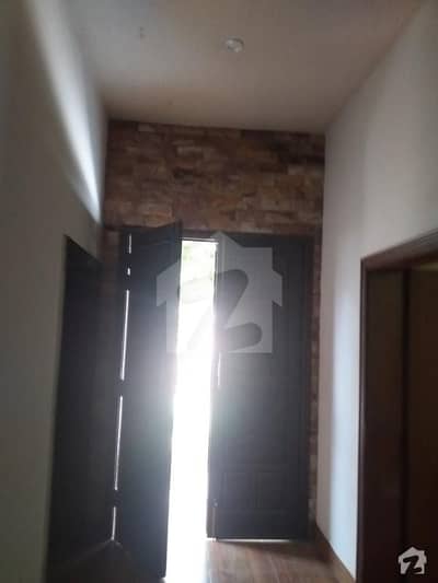 ہلال سڑک فیصل آباد میں 5 کمروں کا 8 مرلہ مکان 1. 7 کروڑ میں برائے فروخت۔