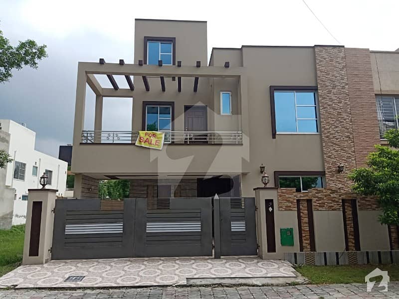 10 Marla Outclass House For Sale In Gulmohar Block Bahria Town