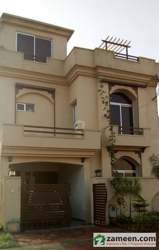 Rafi Block 5 Marla Double Storey 4 Bed Rooms House In Good Condition 2 Years Old