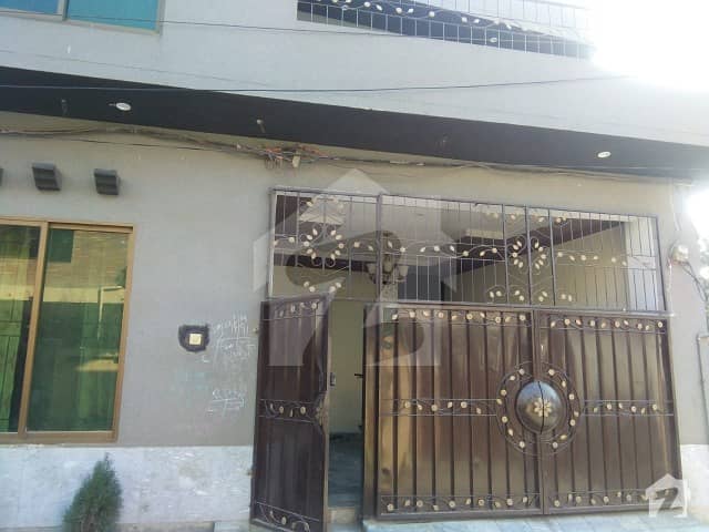علی پارک کینٹ لاہور میں 4 کمروں کا 5 مرلہ مکان 1 کروڑ میں برائے فروخت۔
