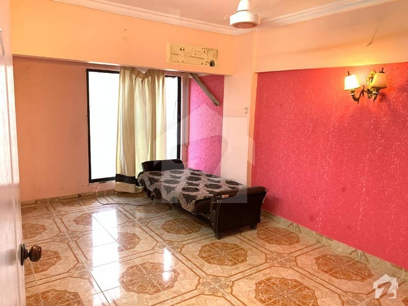 کلفٹن ۔ بلاک 2 کلفٹن کراچی میں 3 کمروں کا 6 مرلہ فلیٹ 1. 5 کروڑ میں برائے فروخت۔