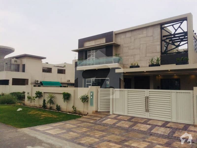 ڈی ایچ اے فیز 6 - بلاک ای فیز 6 ڈیفنس (ڈی ایچ اے) لاہور میں 5 کمروں کا 1 کنال مکان 4.3 کروڑ میں برائے فروخت۔