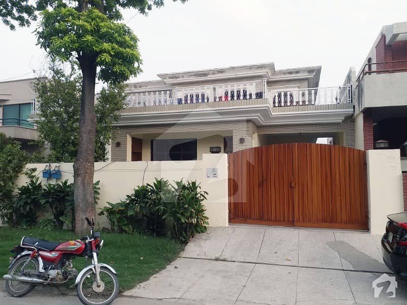Fresh Renovated One Kanal Lower Portion With 3 Bed Rooms Very Close To Big Park Near Y Market