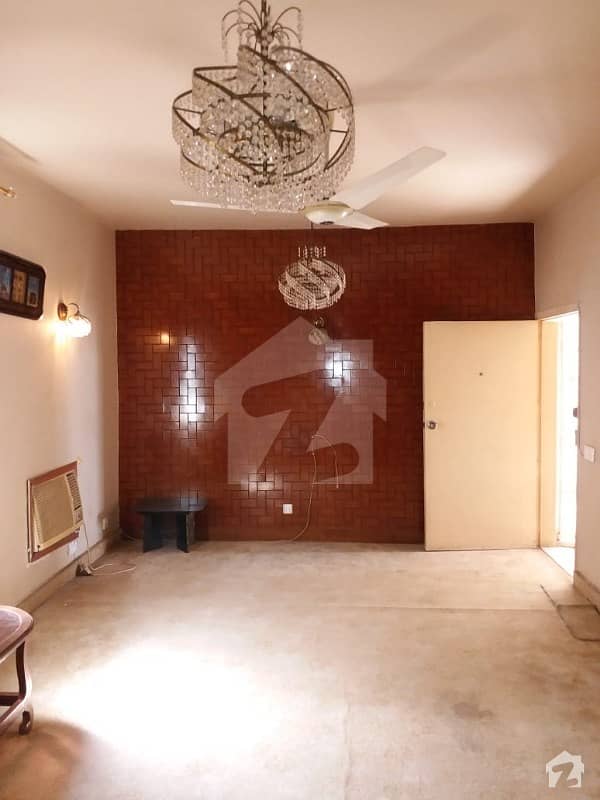3 Bed Room DD Habib Center  Flat For Rent