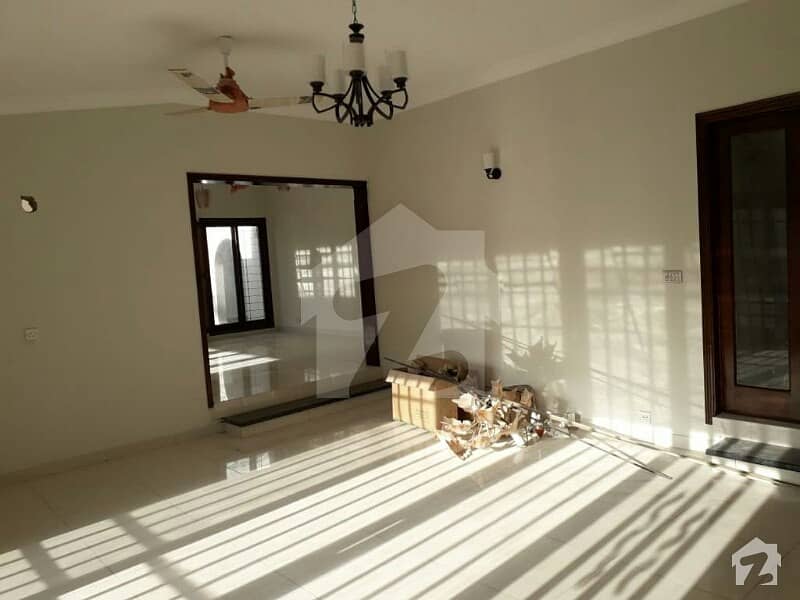 1000 Sq Yd  Bungalow For Rent