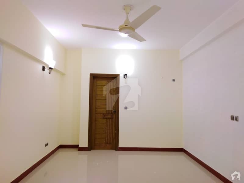 جناح ایونیو کراچی میں 4 کمروں کا 14 مرلہ فلیٹ 1. 95 کروڑ میں برائے فروخت۔