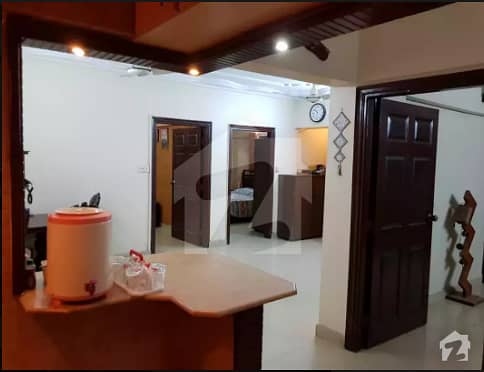 عزیز آباد گلبرگ ٹاؤن کراچی میں 3 کمروں کا 8 مرلہ مکان 2 کروڑ میں برائے فروخت۔