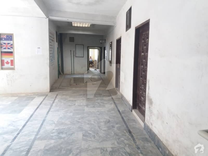 ورسک روڈ پشاور میں 2 کمروں کا 2 مرلہ فلیٹ 15 ہزار میں کرایہ پر دستیاب ہے۔