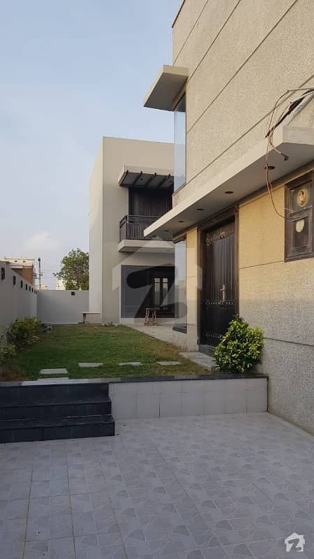 ڈی ایچ اے فیز 8 ڈی ایچ اے کراچی میں 6 کمروں کا 2 کنال مکان 19.5 کروڑ میں برائے فروخت۔