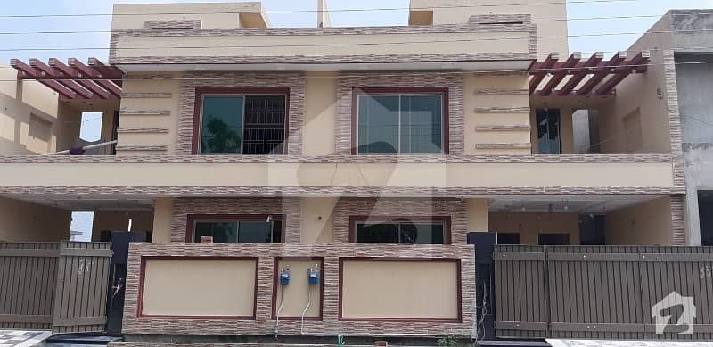 پی آئی اے ہاؤسنگ سکیم ۔ بلاک ڈی پی آئی اے ہاؤسنگ سکیم لاہور میں 10 کمروں کا 1 کنال مکان 3.25 کروڑ میں برائے فروخت۔