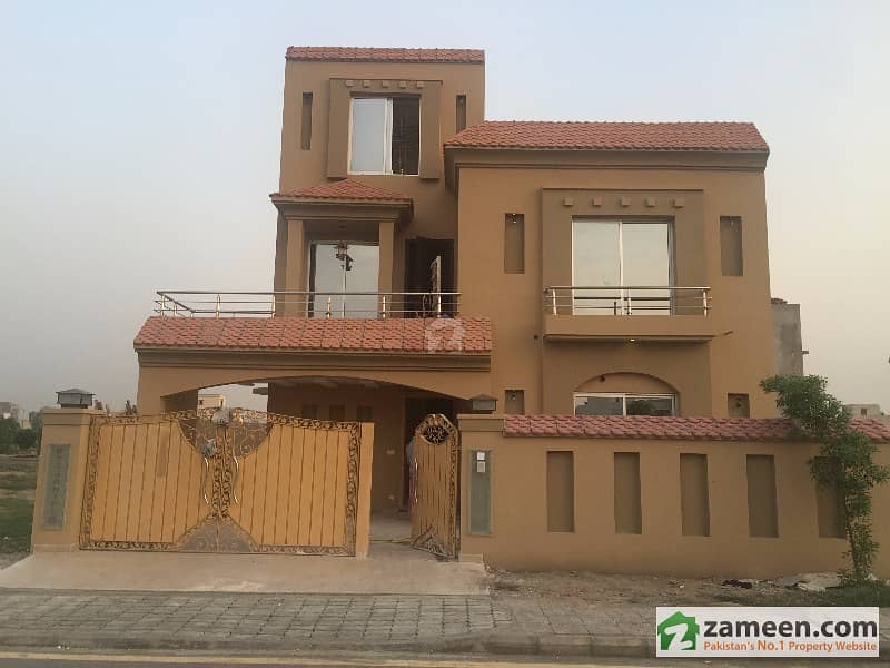 10 Marla Luxurious Brand New Owner Build House in Janiper Block Bahria Town Lahore. 