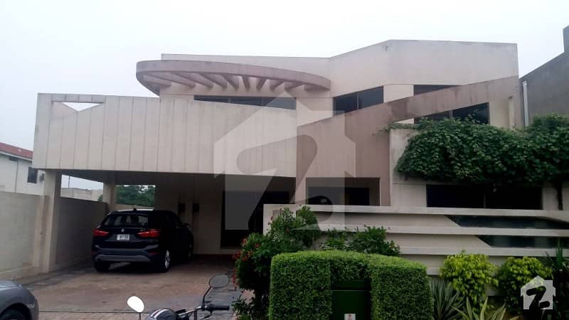 1 Kanal  Immaculate Condition Elegant Luxury Bungalow In Phase 6 Block H