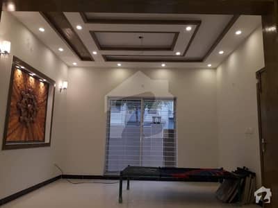 لیبر کالونی لاہور میں 3 کمروں کا 5 مرلہ مکان 1 کروڑ میں برائے فروخت۔