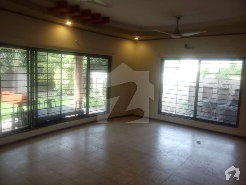 2 Kanal OUTCLASS BEAUTIFUL house in PCSIR 2 at prime location Near PARK