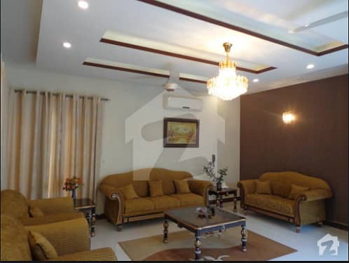 کلفٹن ۔ بلاک 5 کلفٹن کراچی میں 6 کمروں کا 1 کنال مکان 15 کروڑ میں برائے فروخت۔