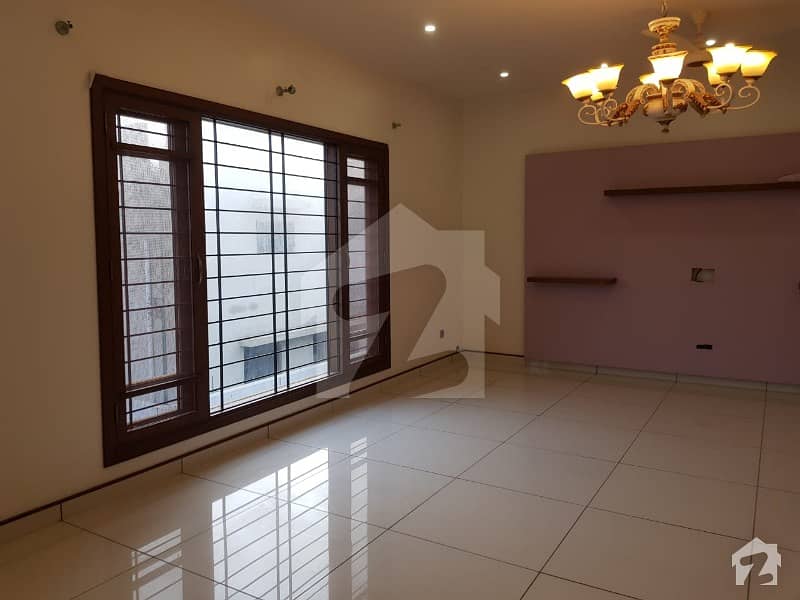 1000 Sq Yards Bungalow With Full Basement And Swimming Pool In Dha