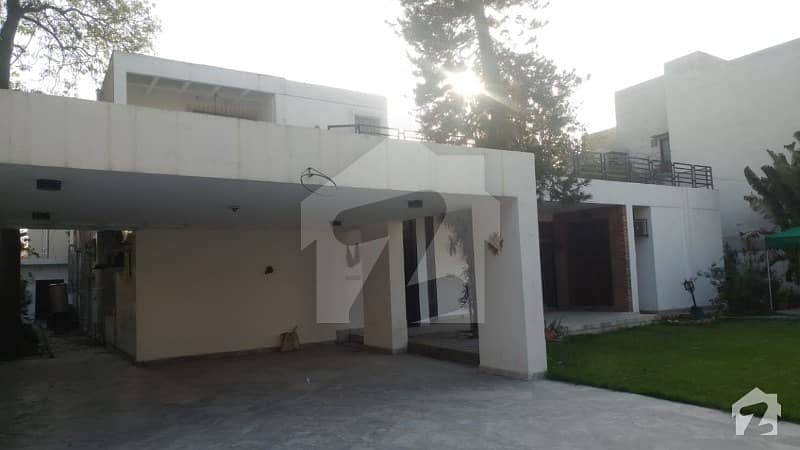 علامہ اقبال ٹاؤن ۔ رچنا بلاک علامہ اقبال ٹاؤن لاہور میں 4 کمروں کا 2 کنال مکان 1. 6 لاکھ میں کرایہ پر دستیاب ہے۔