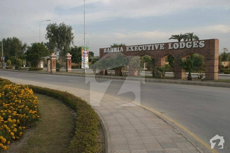 Park Facing Shop Available for Sale in Bahira Town Lahore