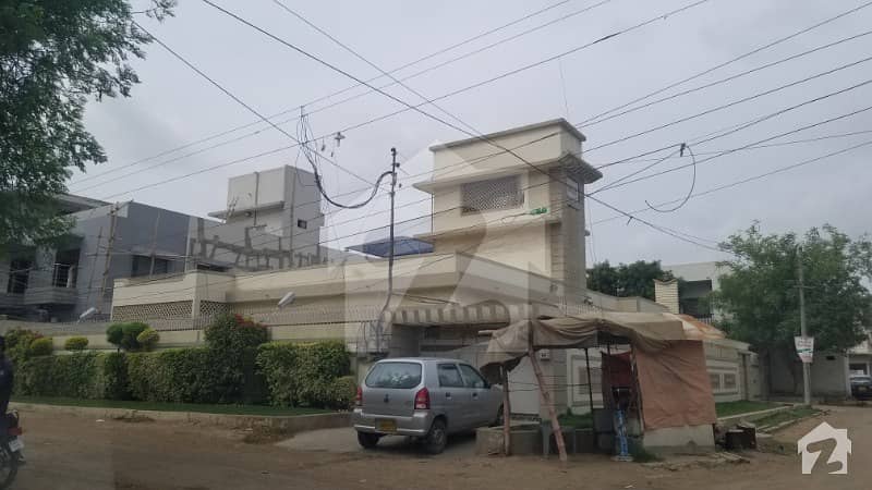 700 Sq Yards Corner Bungalow Is Available For Sale Chance Deal