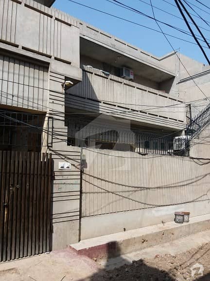 ستیانہ روڈ فیصل آباد میں 6 کمروں کا 10 مرلہ مکان 60 ہزار میں کرایہ پر دستیاب ہے۔