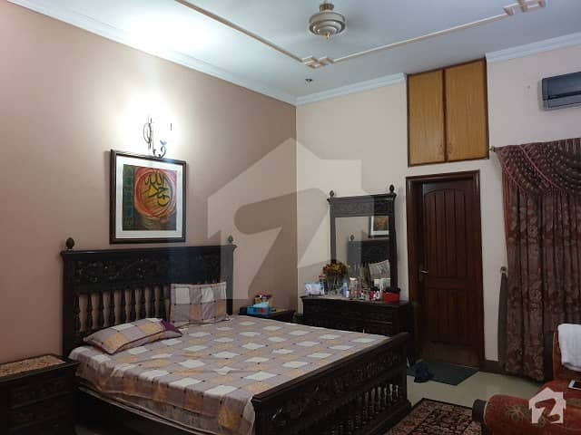 مصطفیٰ ٹاؤن لاہور میں 5 کمروں کا 10 مرلہ مکان 2.5 کروڑ میں برائے فروخت۔
