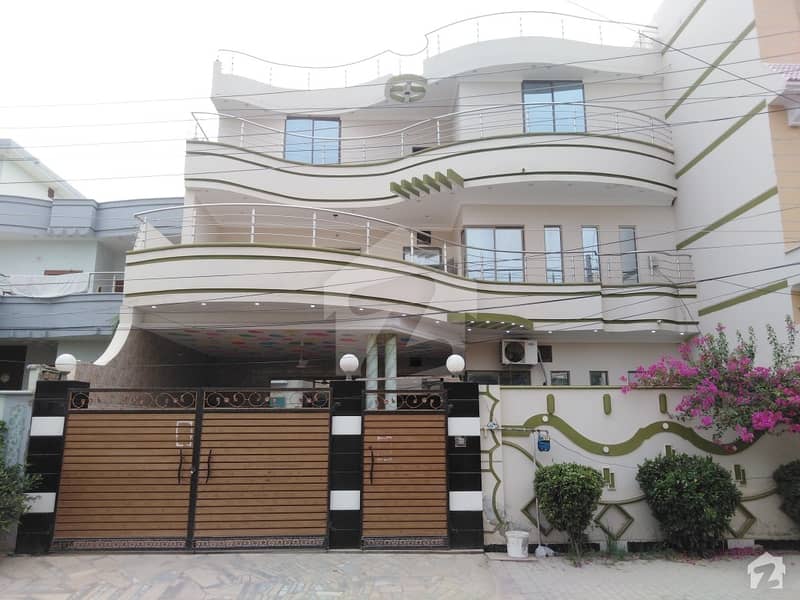 علامہ اقبال ٹاؤن بہاولپور میں 7 کمروں کا 11 مرلہ مکان 1.95 کروڑ میں برائے فروخت۔