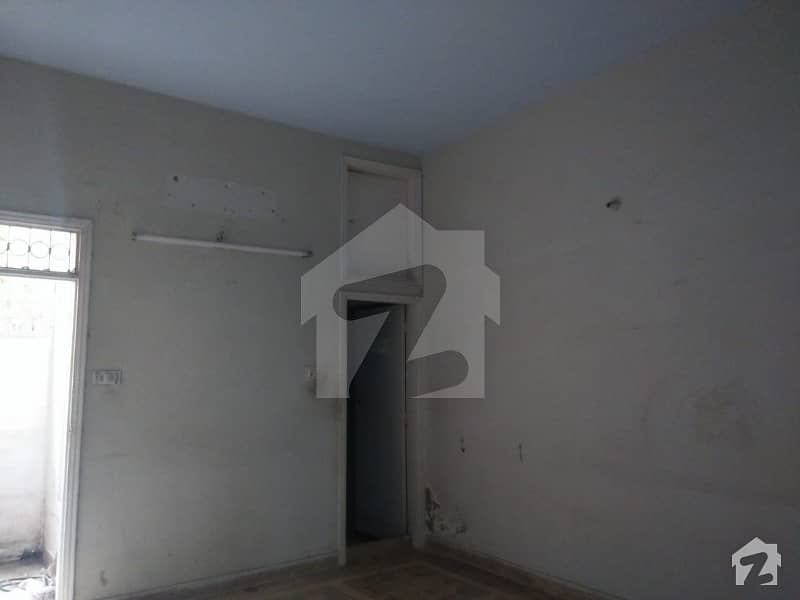 Lower Portion For Rent In Bufferzone - Sector 15-A/4