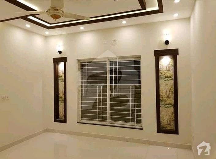 Hot Location Main Cantt 2 Kanal Old House 4 Bed With Attached Bath Main Road Near Gogo Hotel 104 Feet Front For Sale Price 11 Crore