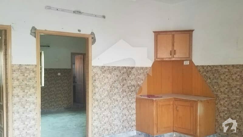 حیات آباد فیز 6 حیات آباد پشاور میں 6 کمروں کا 5 مرلہ مکان 1. 5 کروڑ میں برائے فروخت۔