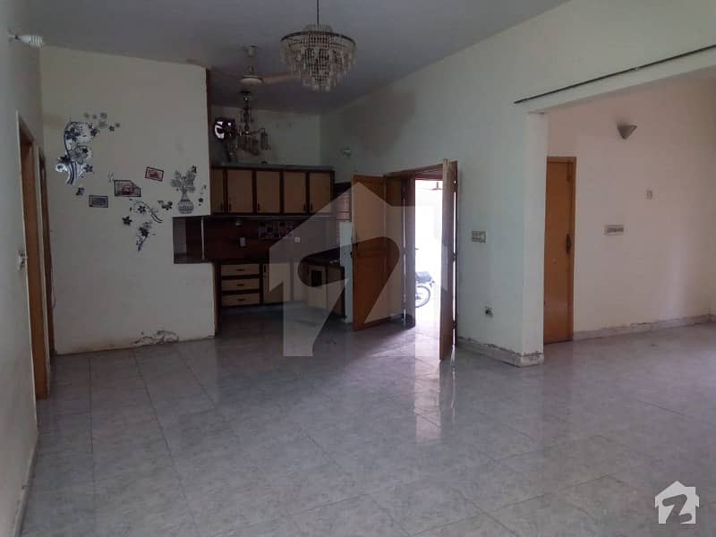 10 Marla Lower Portion Available For Rent Block J2 10 Marla Lower Portion Available For Rent Block J2