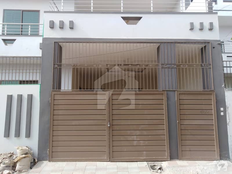 المجید پیراڈایئز رفیع قمر روڈ بہاولپور میں 6 کمروں کا 10 مرلہ مکان 1. 4 کروڑ میں برائے فروخت۔