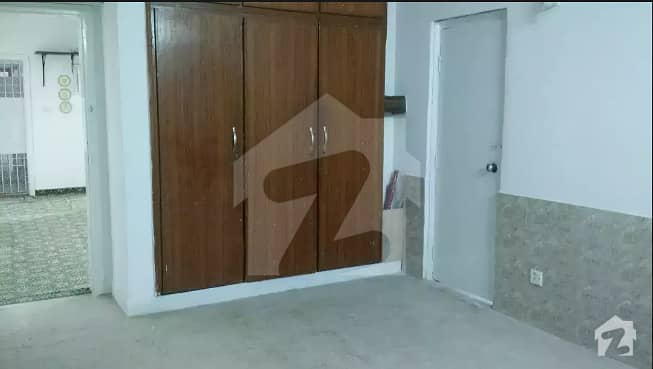 اختر کالونی جمشید ٹاؤن کراچی میں 3 کمروں کا 8 مرلہ مکان 2 کروڑ میں برائے فروخت۔
