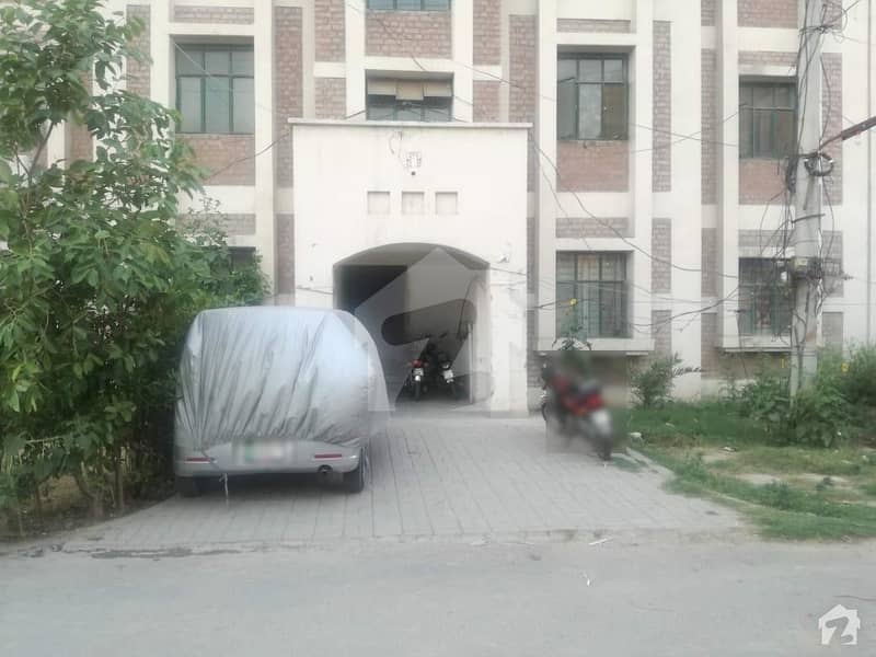 لیبر کالونی لاہور میں 2 کمروں کا 3 مرلہ فلیٹ 12. 8 لاکھ میں برائے فروخت۔