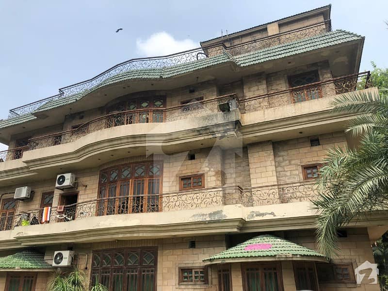 گلبرگ 3 گلبرگ لاہور میں 11 کمروں کا 3.75 کنال مکان 18 لاکھ میں کرایہ پر دستیاب ہے۔