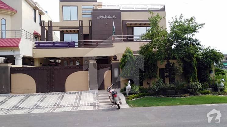 1 Kanal Triple Storey House For Sale In C Block Of Tariq Garden Lahore