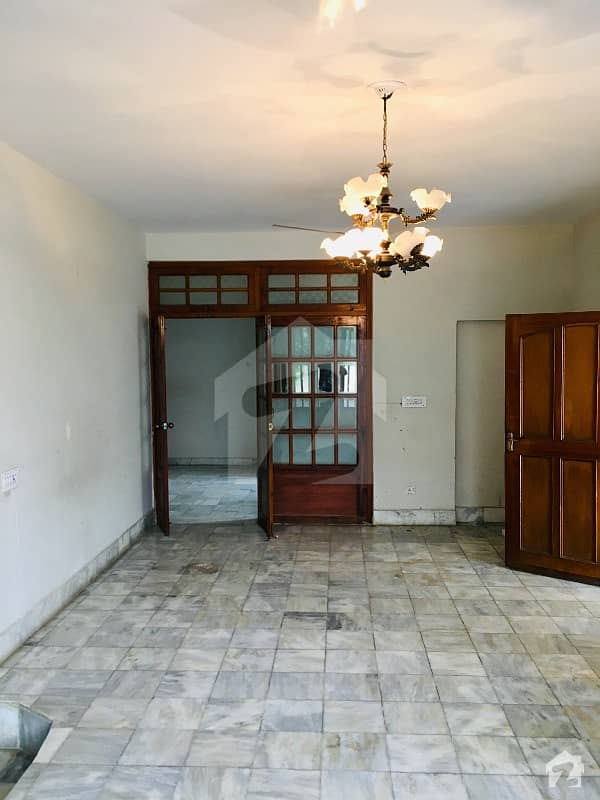 500 Sq Yards 5 Bed Double Unit House Available For Rent