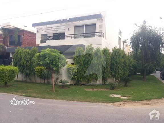 ڈی ایچ اے فیز 4 ڈیفنس (ڈی ایچ اے) لاہور میں 5 کمروں کا 1 کنال مکان 1.7 لاکھ میں کرایہ پر دستیاب ہے۔