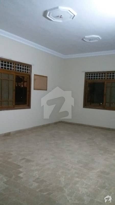 250 Yards Corner House 5 Bed DD For Rent