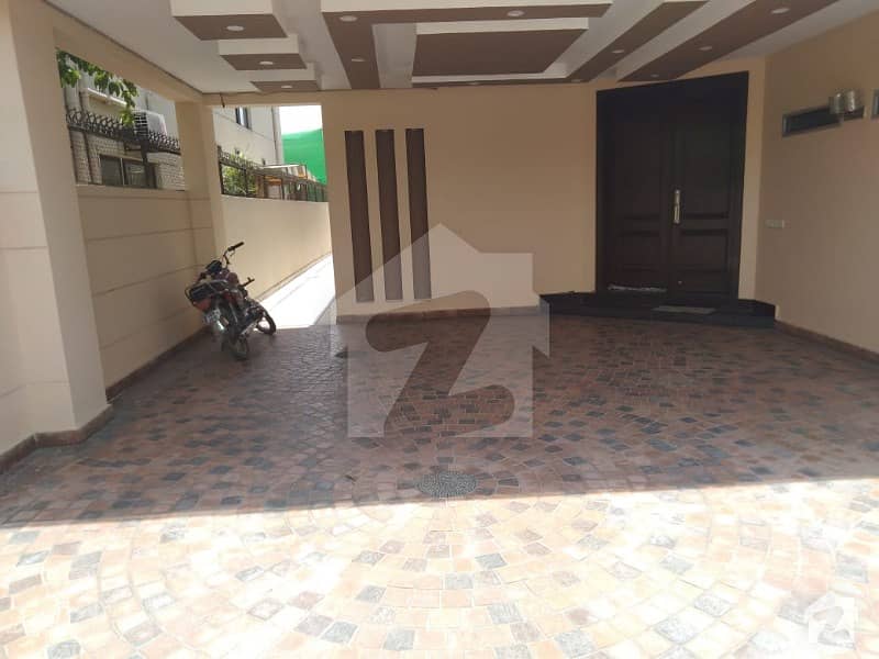 1 Kanal Full Well  Designed House Available For Sale