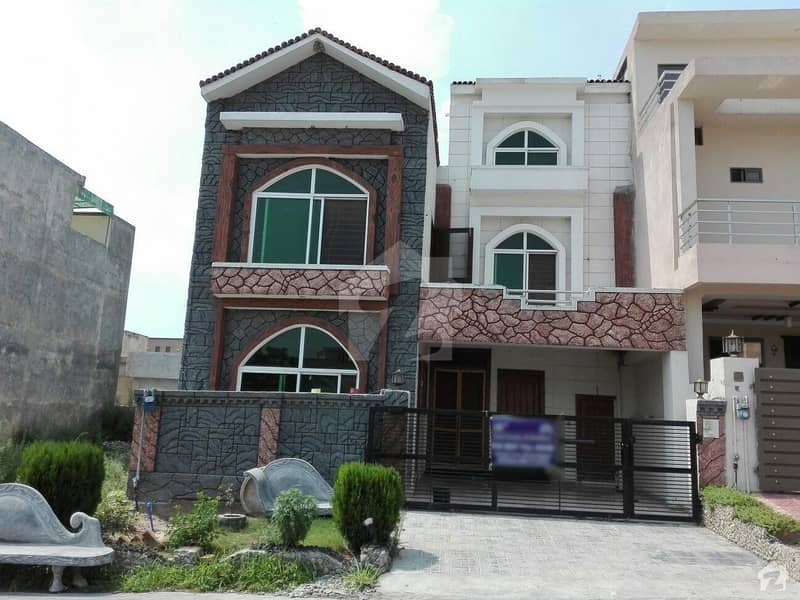Double Storey House Available For Rent In Media Town - Block A
