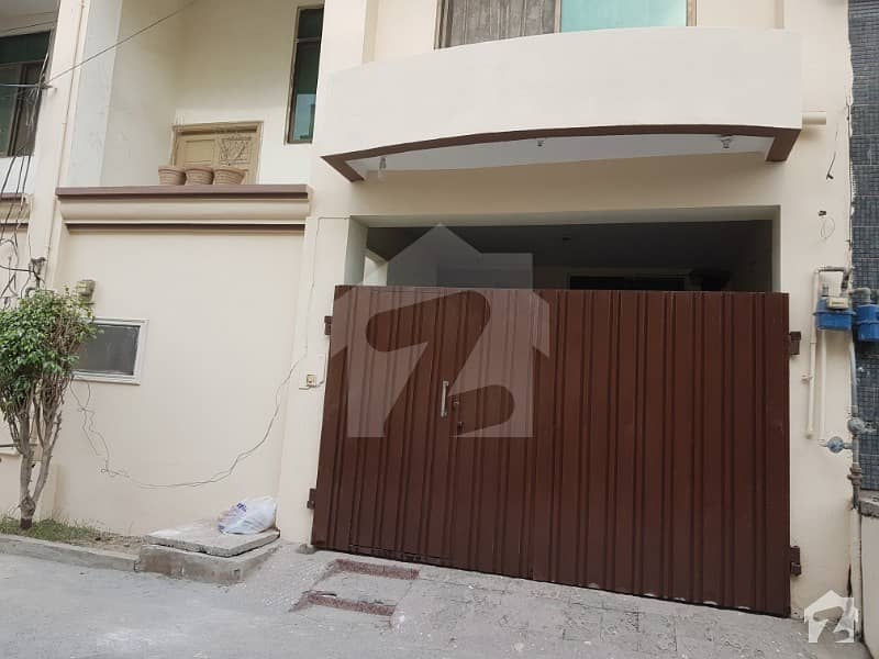 مسلم ٹاؤن فیصل آباد میں 4 کمروں کا 3 مرلہ مکان 60 لاکھ میں برائے فروخت۔