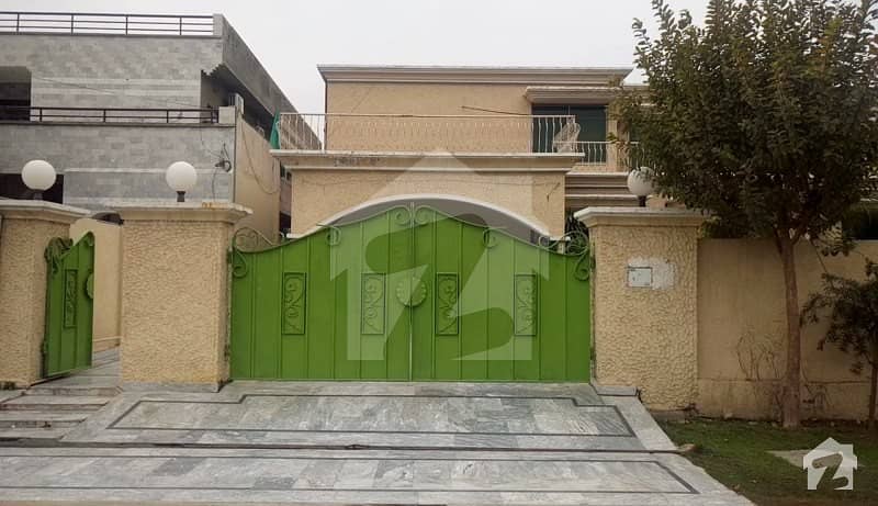 ڈی ایچ اے فیز 1 - بلاک کے فیز 1 ڈیفنس (ڈی ایچ اے) لاہور میں 5 کمروں کا 2 کنال مکان 7 کروڑ میں برائے فروخت۔