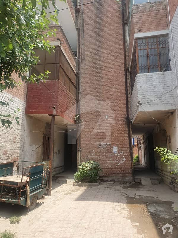 علامہ اقبال ٹاؤن ۔ چناب بلاک علامہ اقبال ٹاؤن لاہور میں 3 کمروں کا 5 مرلہ فلیٹ 54 لاکھ میں برائے فروخت۔