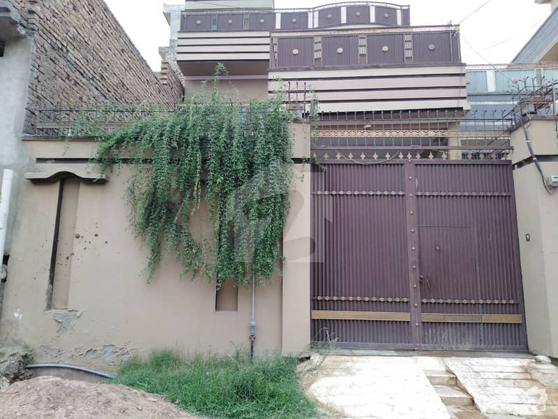 گلبرگ پشاور میں 5 کمروں کا 6 مرلہ مکان 1. 4 کروڑ میں برائے فروخت۔
