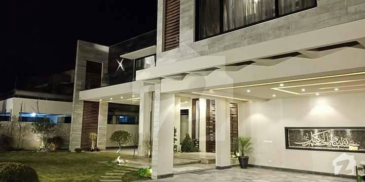 ڈی ایچ اے فیز 2 - بلاک آر فیز 2 ڈیفنس (ڈی ایچ اے) لاہور میں 6 کمروں کا 2 کنال مکان 14 کروڑ میں برائے فروخت۔