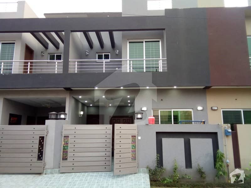 State Life 1 Kanal Brand New Bungalow For Sale