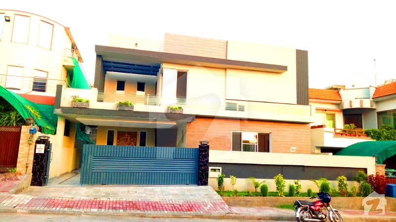 1 Kanal Brand New Aesthetic Design Bungalow Up For Sale